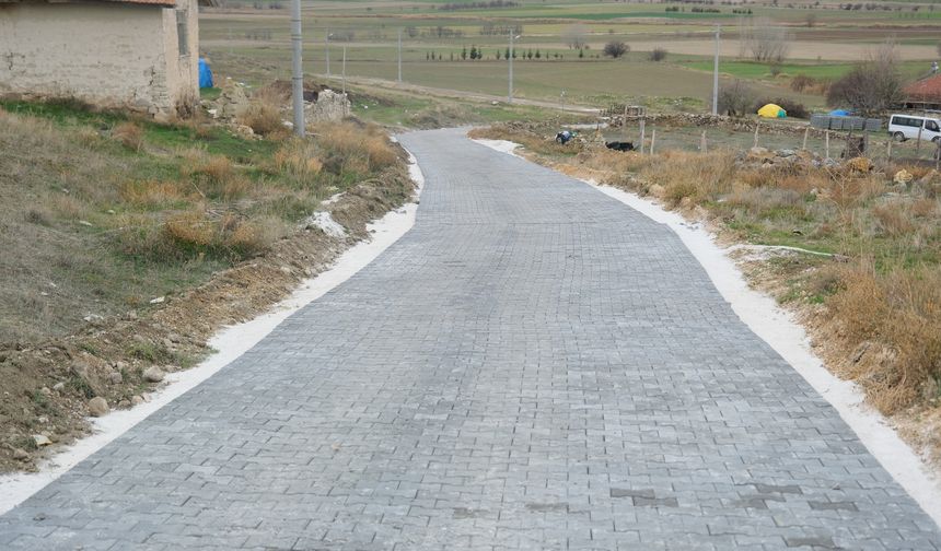 Demirci Mahallesi'nde yol yenileme çalışmaları devam ediyor