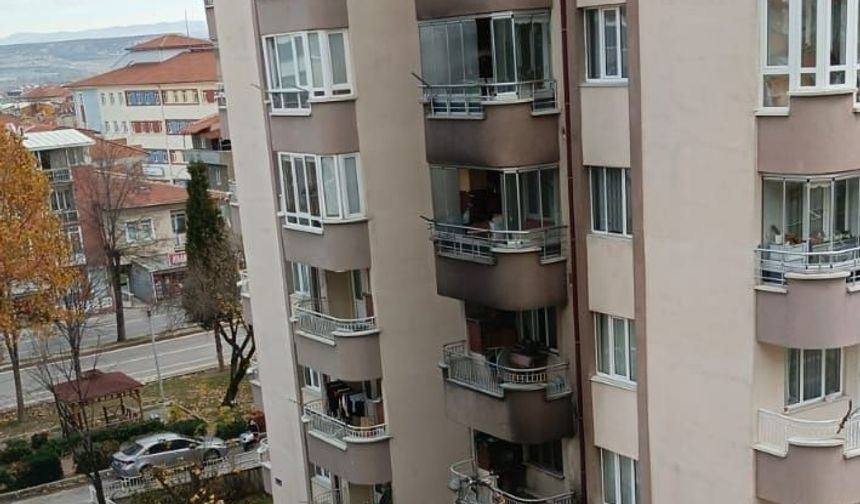 Kütahya'daki yangında ağır yaralanan kadın hayatını kaybetti