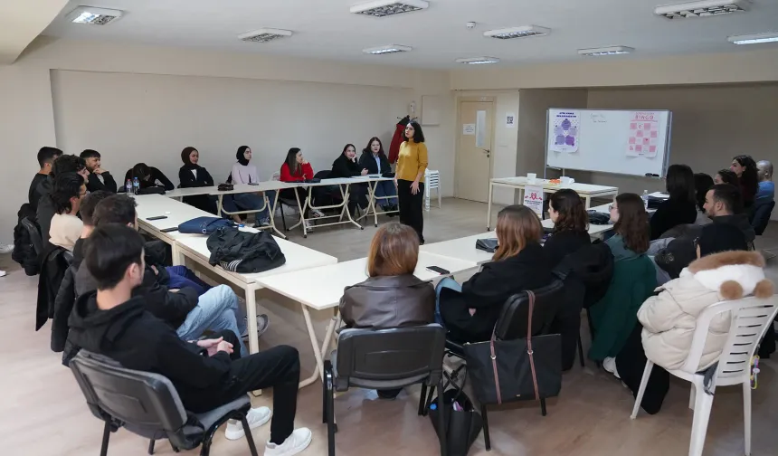 Üniversiteli gençler Tepebaşı'nda gönüllük eğitimi aldı