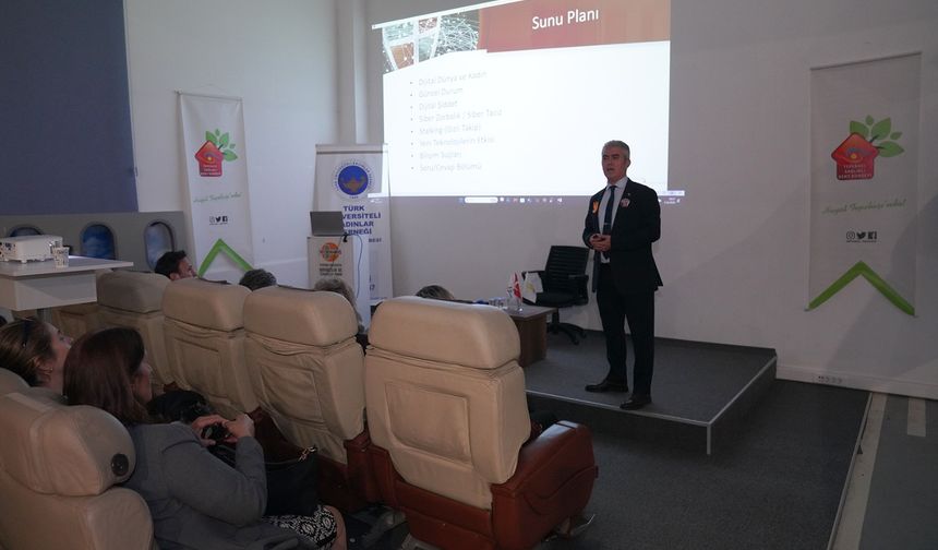 Eskişehir'de 'Siber Dünyada Kadın Olmak' konuşuldu