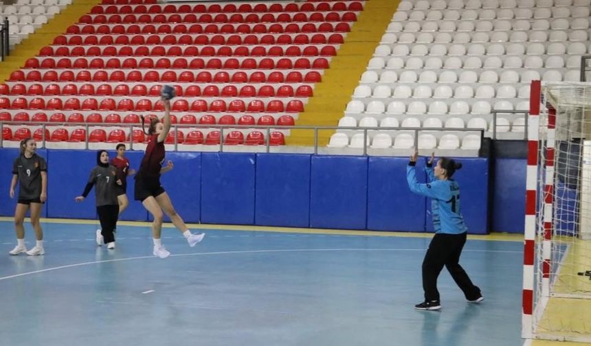 Eskişehir'de ortaokullu öğrenciler hentbolda yarışacak: Küçük Kız Müsabakalarının maç takvimi açıklandı