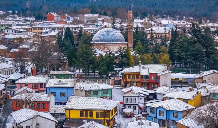 Karla kaplanan tarihi Odunpazarı evleri eşsiz manzaralar sundu
