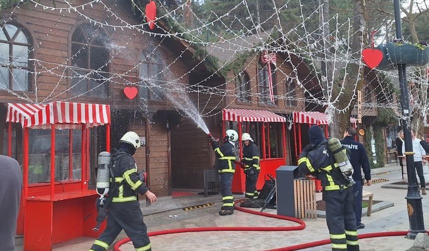 Ahşap kulübede çıkan yangın Eskişehir kara yolunda trafiği durdurdu