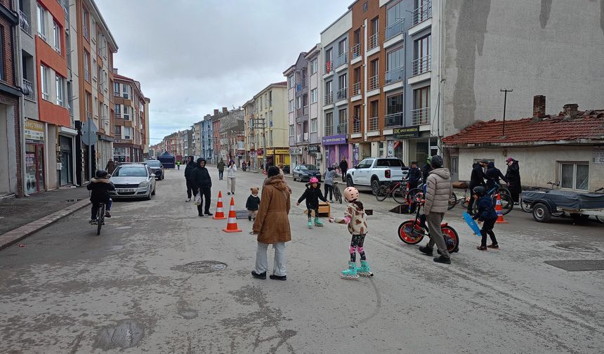 Eskişehir’de sokaklar yayaların oldu: Arabasız Pazar'a soğuk havaya rağmen yoğun ilgi
