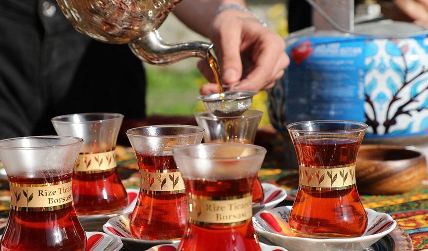 Eskişehir'de her markette satılıyor: Ünlü markanın siyah çayında boya tespit edildi!