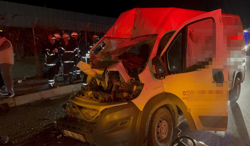 Eskişehir'de korkunç kaza: Tıra ok gibi saplandı