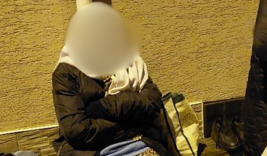 Eskişehir'de yaşlı kadın sokakta kaldı!