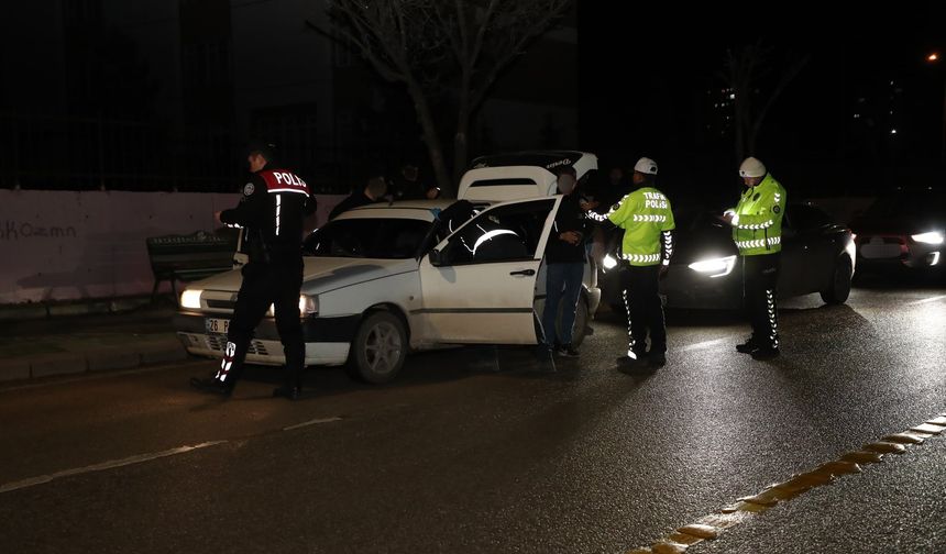 Eskişehir'deki 2 mahallede ekipler gece saatlerinde de sahada