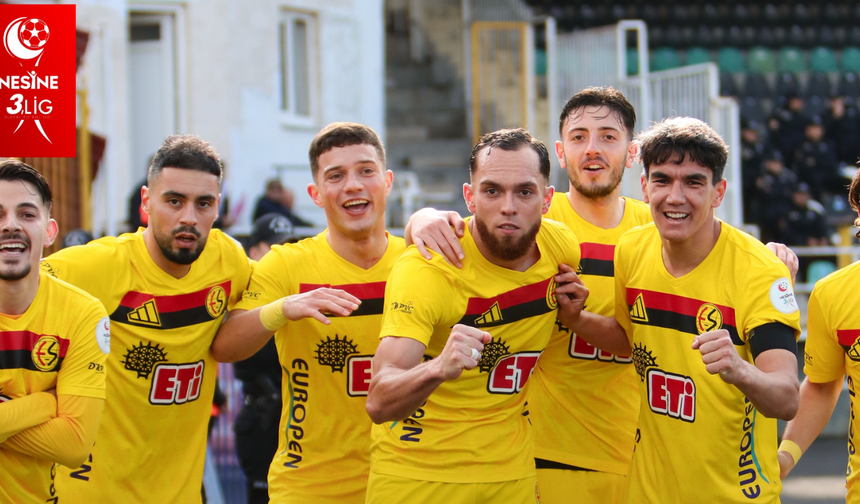 Kırmızı Şimşekler şampiyonluk yolunda seriye bağladı