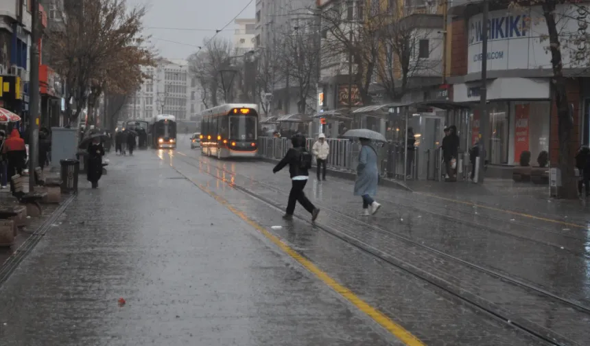 Eskişehir'de kavurucu sıcakların ardından yağmur sürprizi! Meteoroloji gün verdi