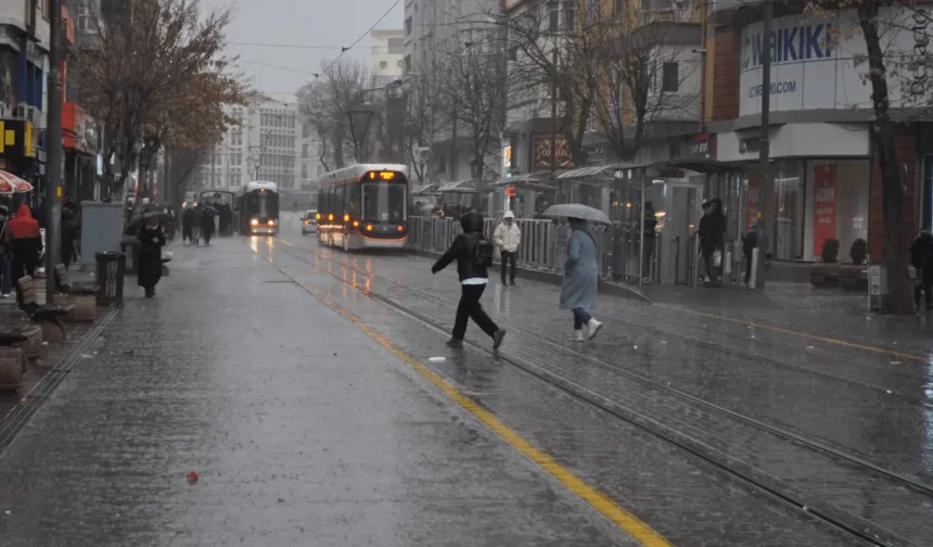 Eskişehir'de günlerce yağmur yağacak: Meteoroloji duyurdu