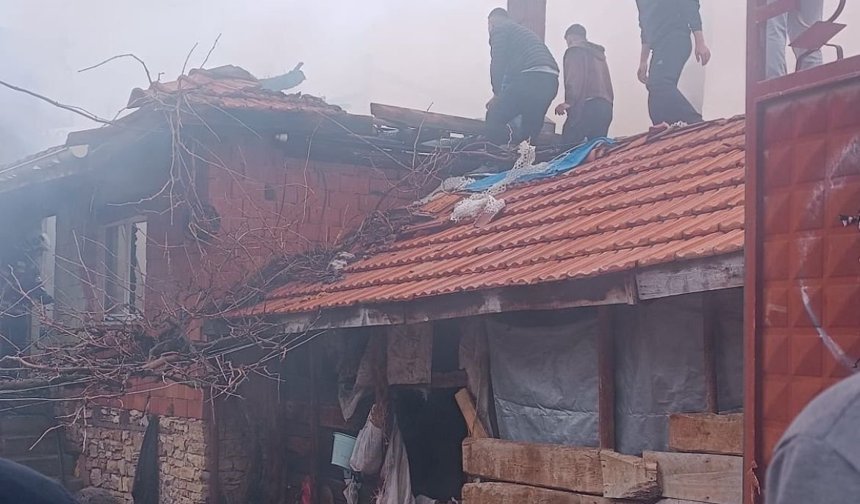 Alevlere teslim olan ev kullanılamaz hale geldi