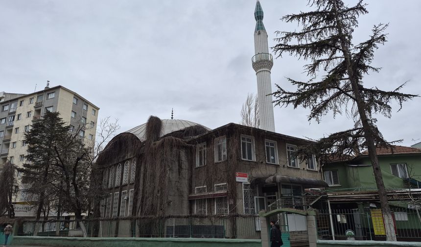 Eskişehir'de sadaka kutusunu kırdılar: Parayı çalıp kaçtılar!