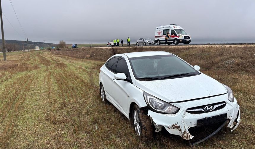 Eskişehir yolunda ıslak zemin kazaya sebep oldu: 2 yaralı