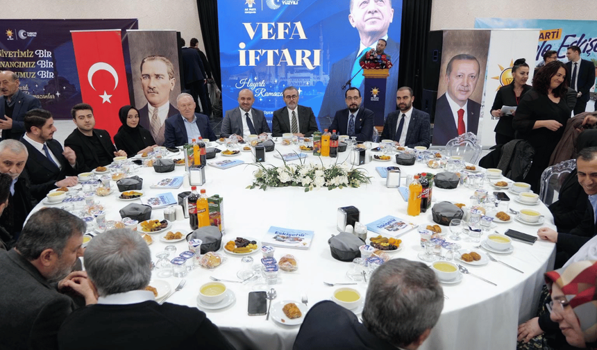 AK Parti MKYK Üyesi Mahir Ünal Eskişehir'de Vefa İftarı’na katıldı