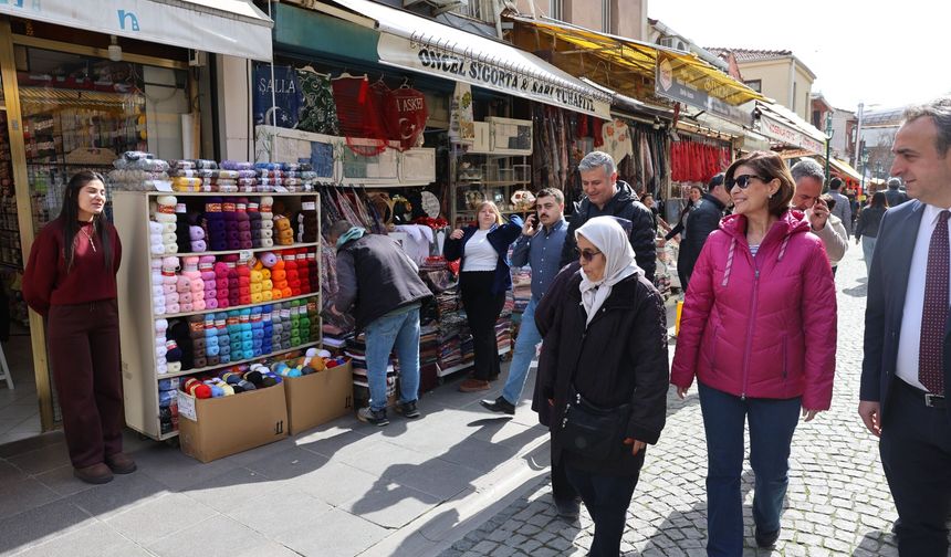 Ayşe Ünlüce, vatandaşlarla bayram heyecanını paylaştı