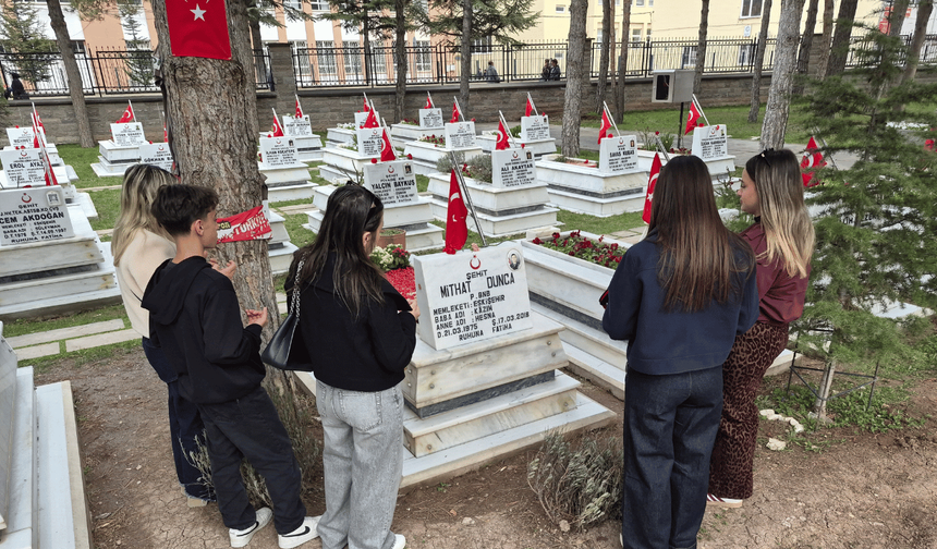 Çanakkale Zaferi'nin 111'inci yıl dönümünde Eskişehirliler şehitlerini unutmadı