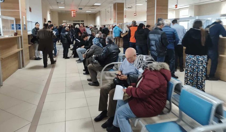 Eskişehirliler Vergi Dairesi'ne akın etti