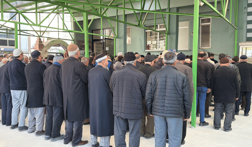 Eskişehir'de babası öldürüp, bahçeye gömmüştü: 13 yaşındaki Zehra toprağa verildi