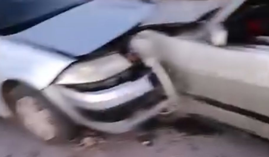 Eskişehir'de iki otomobil kafa kafaya çarpıştı: Yaralılar var