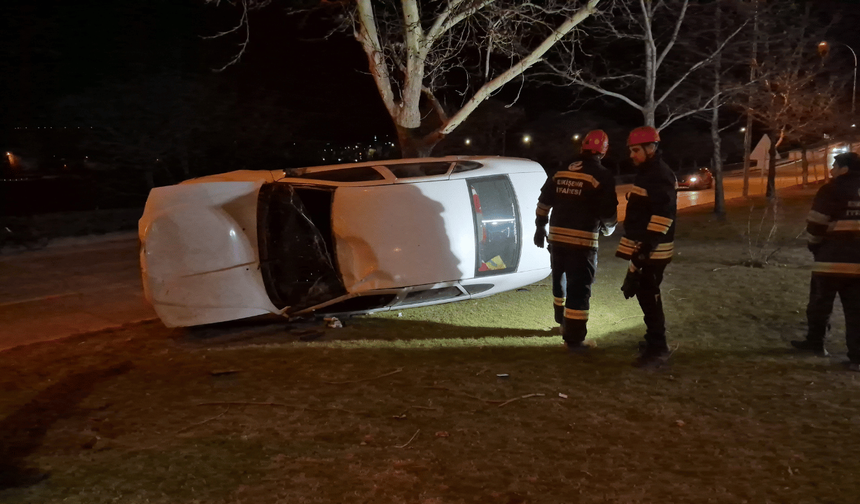 Eskişehir'de kontrolü kaybeden araç yan yattı!