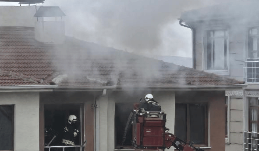 Eskişehir'de yangın: Apartman dairesini dumanlar sardı