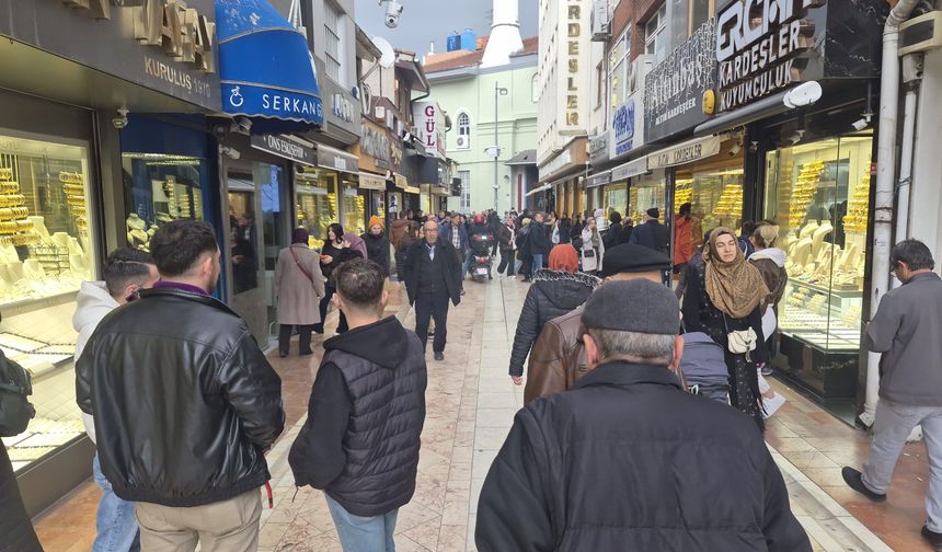 Eskişehir'de altın hareketliliği devam ediyor: Vatandaşlar kuyumculara koştu