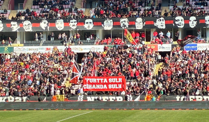 Türkiye–İspanya dostluğu stadyuma taşındı