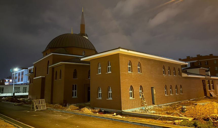 Hayırsever tarafından Kızılyer’e yapılan Recep Bey Cami bitiyor