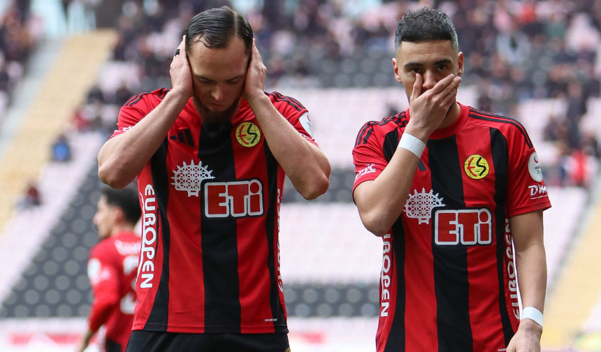 İlk yarıda Jackob Aydemir sahneye çıktı!