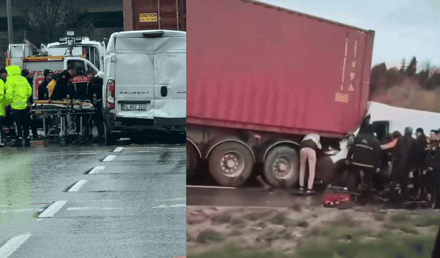 Eskişehir'de minibüs tıra arkadan çarptı: Sürücü kabini hurdaya döndü