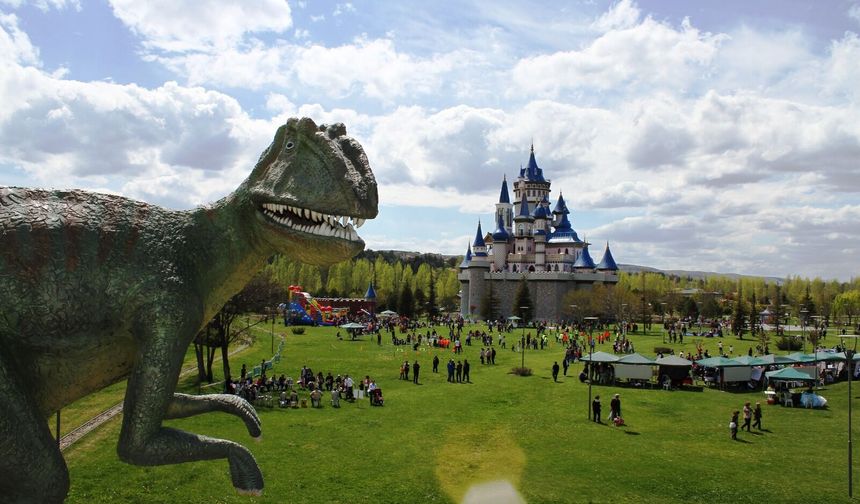 Türkiye'nin onlarca minare ve kulesinden ilham alarak inşa edildi: Eskişehir'de ziyaretçi rekoru kırıyor