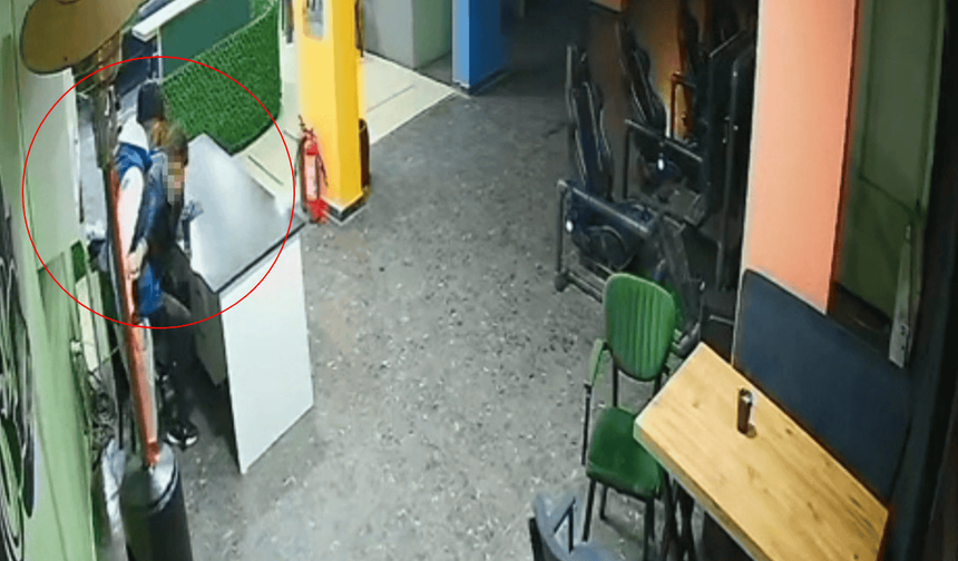 Oyun oynamak için gittiği internet kafede defalarca bıçaklandı