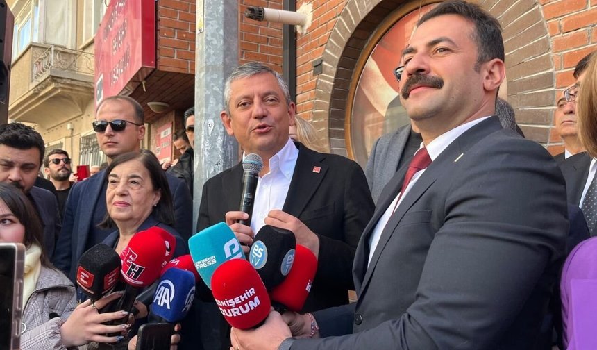 Özgür Özel İl Başkanlığında konuştu: "Eskişehir'de olmak en doğru tercihti"