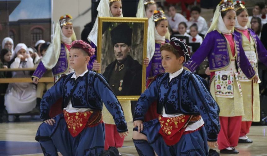 Eskişehir'de 23 Nisan miniklerin gösterileriyle kutlandı