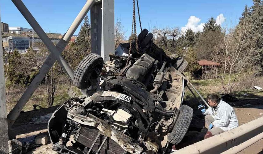 Son dakika: Halk otobüsü üst geçide çarptı! 5 ölü, 14 yaralı