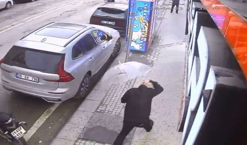 Eskişehir'de yolda yürürken başına cam düşmüştü: Görüntüler ortaya çıktı