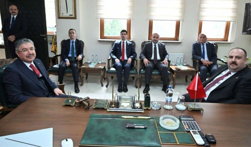 Başkan Hamamcı, Vali Yılmaz'a belediye projeleri hakkında bilgi verdi