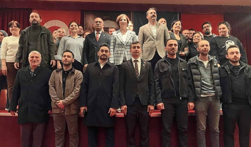 CHP Eskişehir’de yeni üyelere rozet taktı: “İktidar olmaya çok yakınız”