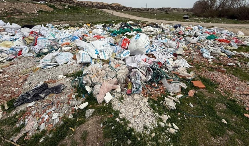 Eskişehir'de çöp ve moloz istilası