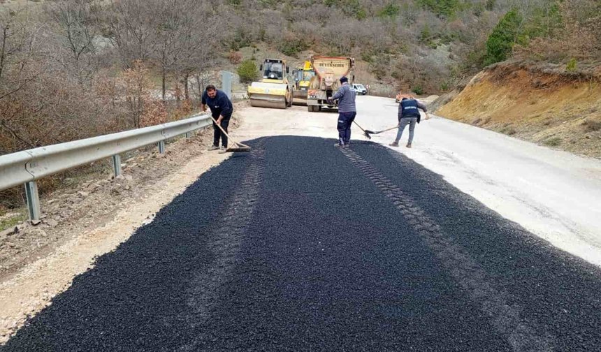 Eskişehir Büyükşehir 12 ilçede yol çalışmalarına devam ediyor