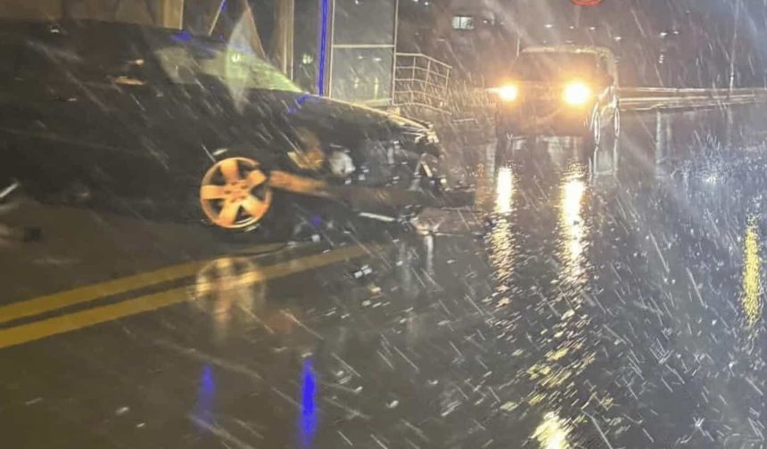 Eskişehir yolunda yağışlı hava kazayı beraberinde getirdi