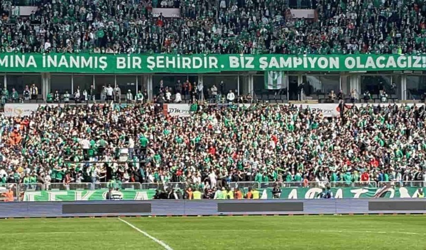 Eskişehir'de oynanan Ankara Demirspor - Bursaspor maçında tribünde kavga çıktı