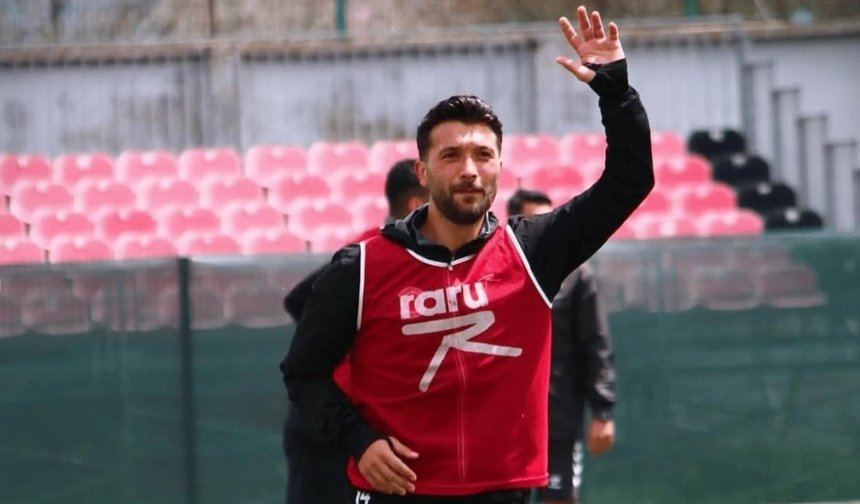 Eskişehir'de oynanan maçta yürekler ağza geldi: Genç futbolcu bir anda yere yığıldı