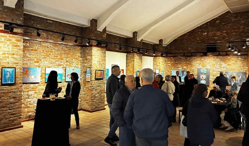 "Fikirlerin Okyanusu" resim sergisi sanatseverlerle buluştu