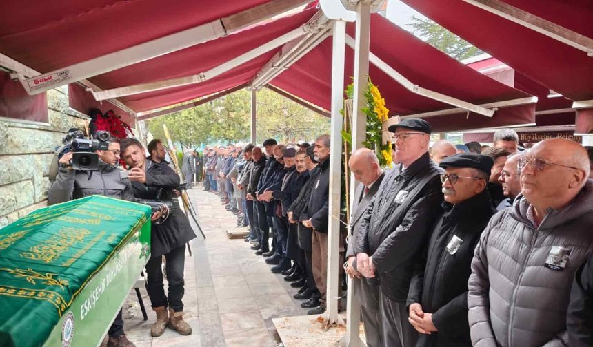 Üsküdar Belediye Başkanı Sinem Dedetaş'ın babası Eskişehir'de son yolculuğuna uğurlandı