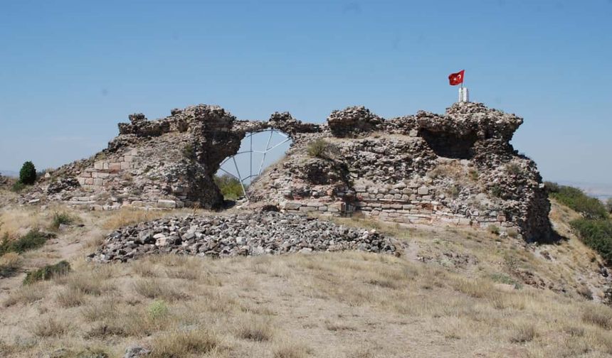 Eskişehir'de tam 700 yıl sonra ortaya çıktı! Karacahisar Kalesi'nde keşif