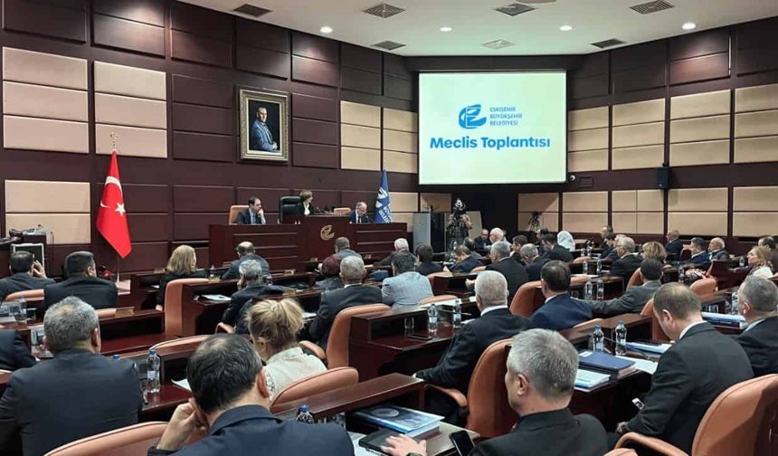 AK Partililerden Eskişehir Büyükşehir Belediyesi Faaliyet Raporuna tepki: “Planlama başarısız”