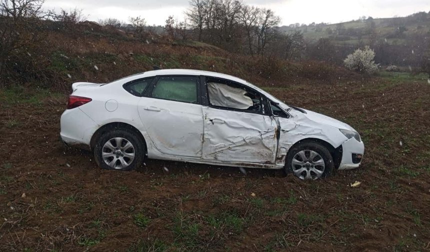 Bilecik'te kontrolden çıkan araç tarlaya uçtu: Genç sürücü ağır yaralandı