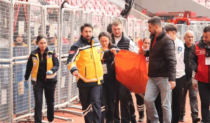 Eskişehirspor tribününde panik dolu anlar: Taraftar nöbet geçirdi